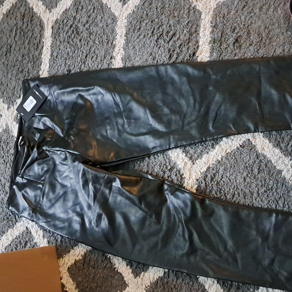 Faux leather tummy tuck leggings